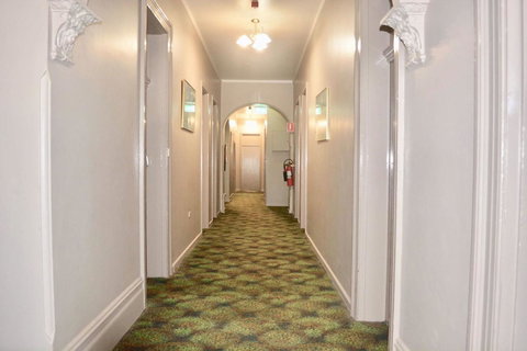 Commercial Hotel Motel Lithgow - Holiday Adelaide 13