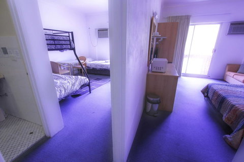 Rest Easy Motel - Holiday Adelaide 1