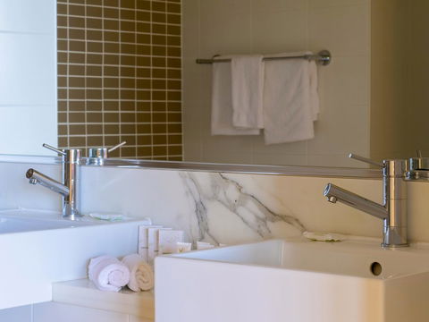 Sage Hotel Wollongong - Holiday Adelaide 1
