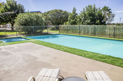 Allonville Gardens Motel - Holiday Adelaide 9