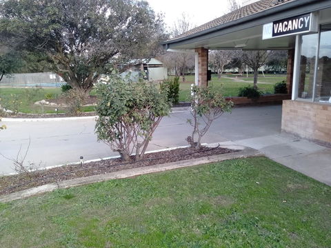 Allonville Gardens Motel - Holiday Adelaide 1