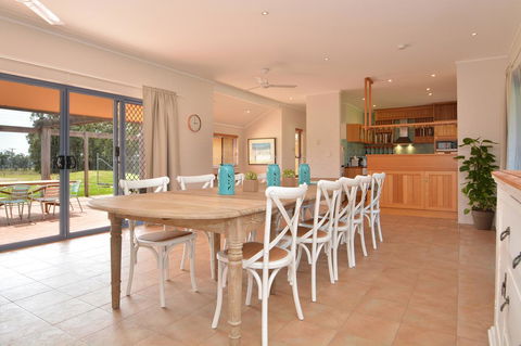 JE Guesthouse, Central To All The Hunter Valley Has To Offer - Holiday Adelaide 0