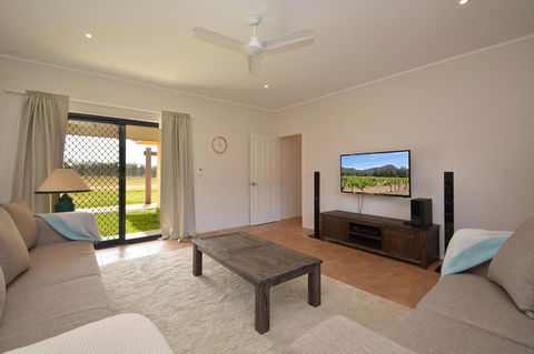 JE Guesthouse, Central To All The Hunter Valley Has To Offer - Holiday Adelaide 4