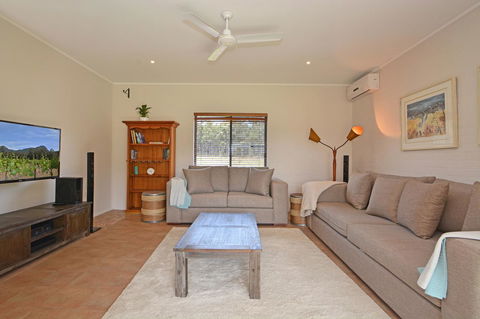 JE Guesthouse, Central To All The Hunter Valley Has To Offer - Holiday Adelaide 3