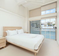 Waterfront Apartment on Sydney Harbour - Holiday Adelaide