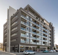Honeysuckle Executive Apartments - Holiday Adelaide