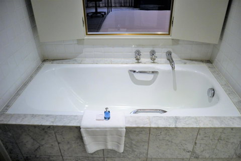 Radisson Blu Plaza Hotel Sydney - Holiday Adelaide 37