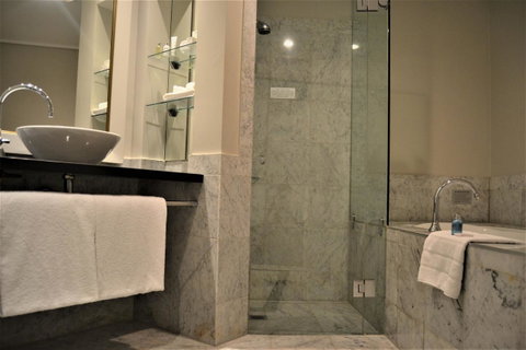 Radisson Blu Plaza Hotel Sydney - Holiday Adelaide 40