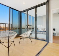 Brand New 3 Bedrooms Apt with Waterfront View - Holiday Adelaide