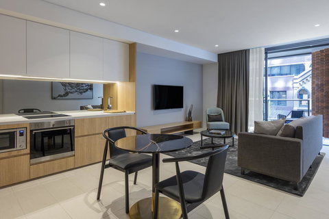 SKYE Suites Sydney - Holiday Adelaide 17