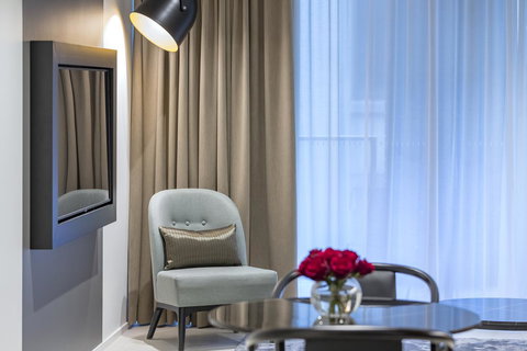 SKYE Suites Sydney - Holiday Adelaide 11