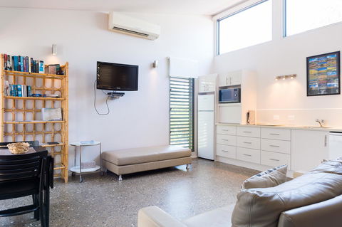 By The Beach B&B Self Contained Apartments - Holiday Adelaide 9