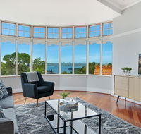 Huge Harbour View Apartment In Historic Home