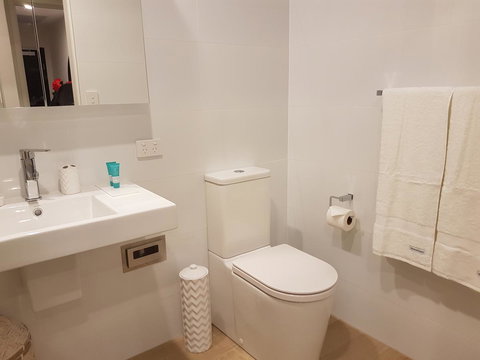 Arena Luxury Beachfront Apartment - Holiday Adelaide 30