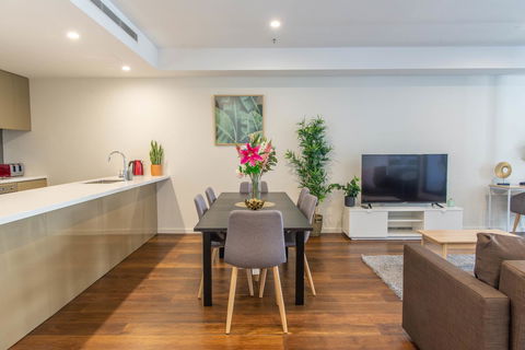 Sydney CBD Brand New Apartments With Hyde Park View - Holiday Adelaide 1