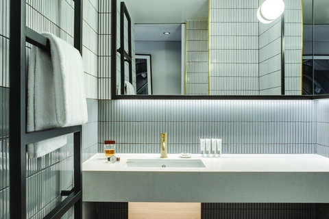 Vibe Hotel Sydney Darling Harbour - Holiday Adelaide 3