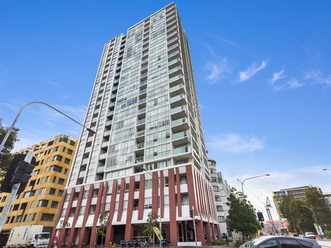 Gadigal Groove - Modern And Bright 3BR Executive Apartment In Zetland With Views - Holiday Adelaide 10