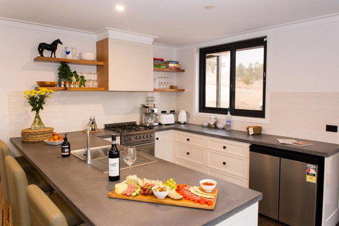Belisi Farmstay Cottage - Holiday Adelaide 4