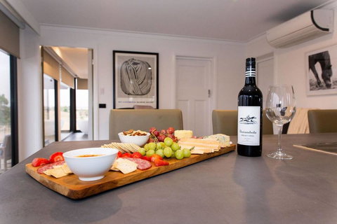 Belisi Farmstay Cottage - Holiday Adelaide 8