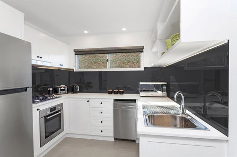 Modern Guest House - Holiday Adelaide 10