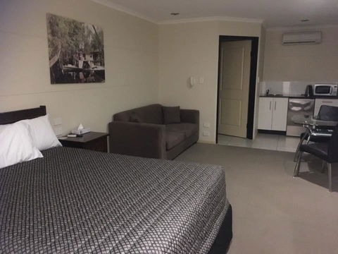 Balranald Club Motel - Holiday Adelaide 4