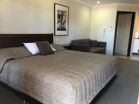 Balranald Club Motel - Holiday Adelaide 8