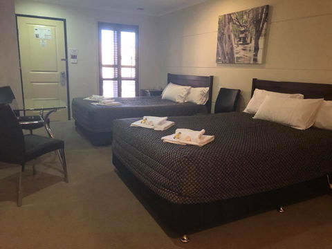 Balranald Club Motel - Holiday Adelaide 0