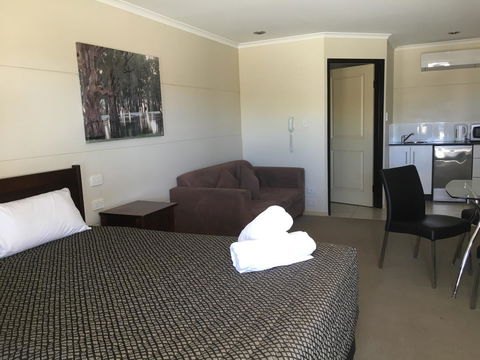 Balranald Club Motel - Holiday Adelaide 3