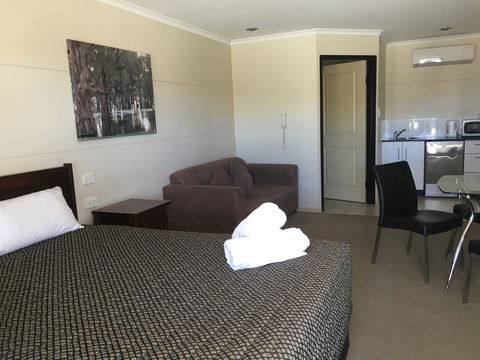 Balranald Club Motel - Holiday Adelaide 2