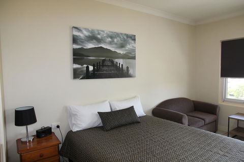 Tumut Apartments - Holiday Adelaide 4