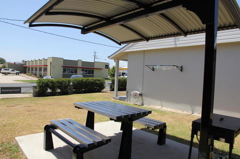Tumut Apartments - Holiday Adelaide 18