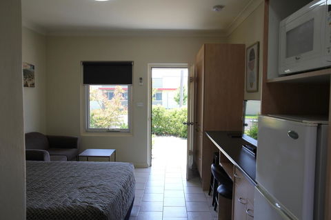 Tumut Apartments - Holiday Adelaide 6