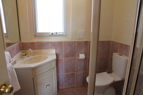 Tumut Apartments - Holiday Adelaide 10