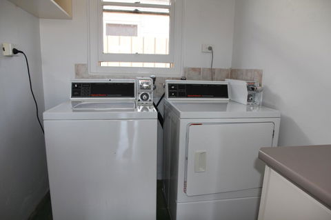 Tumut Apartments - Holiday Adelaide 21