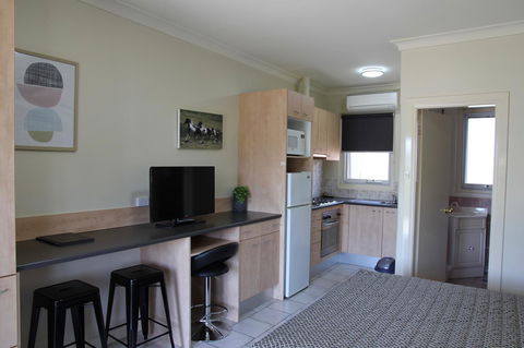Tumut Apartments - Holiday Adelaide 8