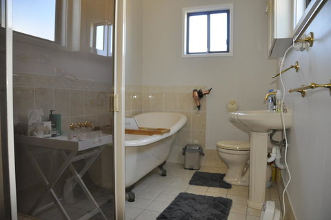 Caledonia Cottage - Holiday Adelaide 23