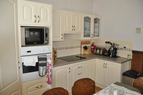 Caledonia Cottage - Holiday Adelaide 14