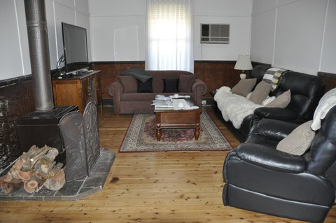 Caledonia Cottage - Holiday Adelaide 10