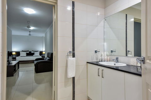 Argus Apartments Darwin - Holiday Adelaide 33