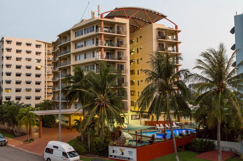 Cullen Bay Resorts - Holiday Adelaide 0