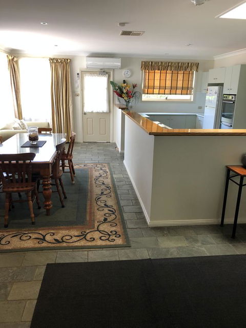 Beaches Serviced Apartments - Holiday Adelaide 5