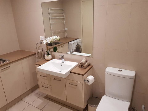 Darwin-Ocean Views, Tropical Getaway, Pool & Aircon - Holiday Adelaide 14