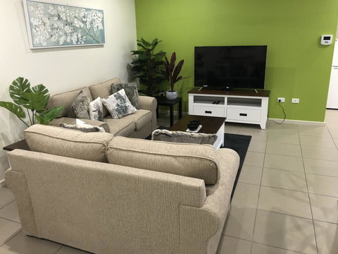 Darwin-Ocean Views, Tropical Getaway, Pool & Aircon - Holiday Adelaide 4