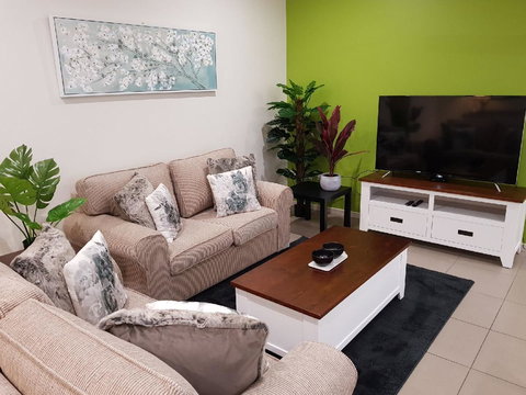 Darwin-Ocean Views, Tropical Getaway, Pool & Aircon - Holiday Adelaide 3