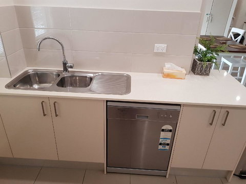 Darwin-Ocean Views, Tropical Getaway, Pool & Aircon - Holiday Adelaide 12