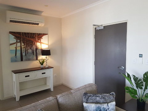 Darwin-Ocean Views, Tropical Getaway, Pool & Aircon - Holiday Adelaide 6
