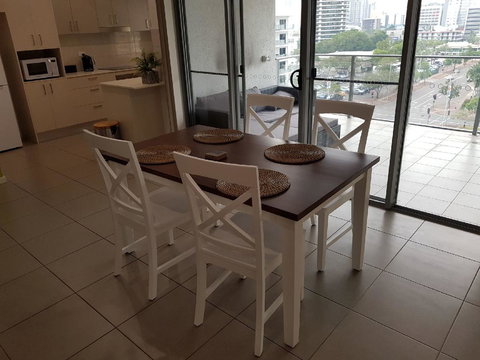 Darwin-Ocean Views, Tropical Getaway, Pool & Aircon - Holiday Adelaide 7