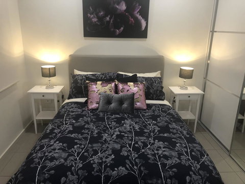 Darwin-Ocean Views, Tropical Getaway, Pool & Aircon - Holiday Adelaide 1