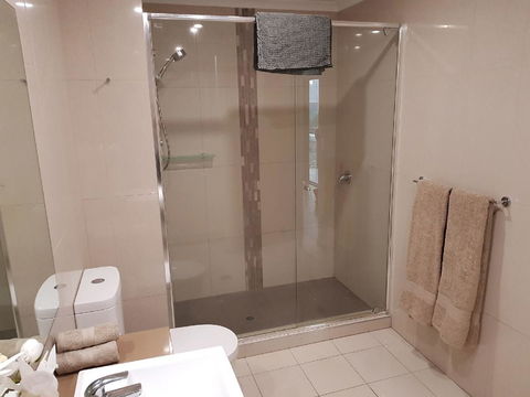 Darwin-Ocean Views, Tropical Getaway, Pool & Aircon - Holiday Adelaide 15