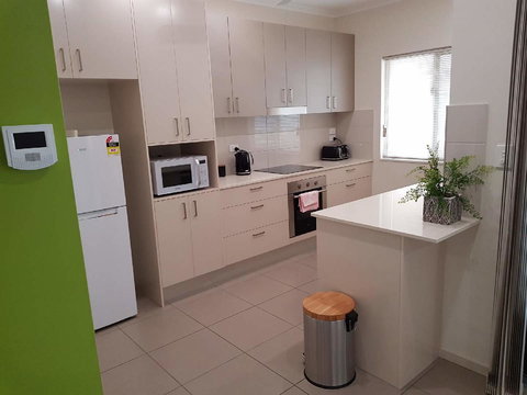 Darwin-Ocean Views, Tropical Getaway, Pool & Aircon - Holiday Adelaide 8